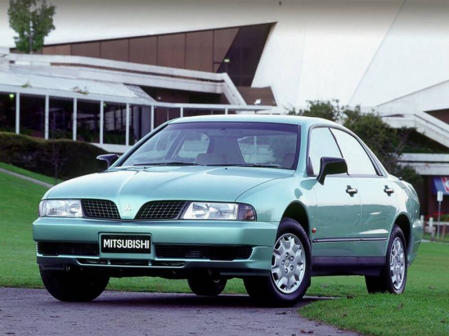  Mitsubishi Magna 2000 года  (фото 1 из 4)